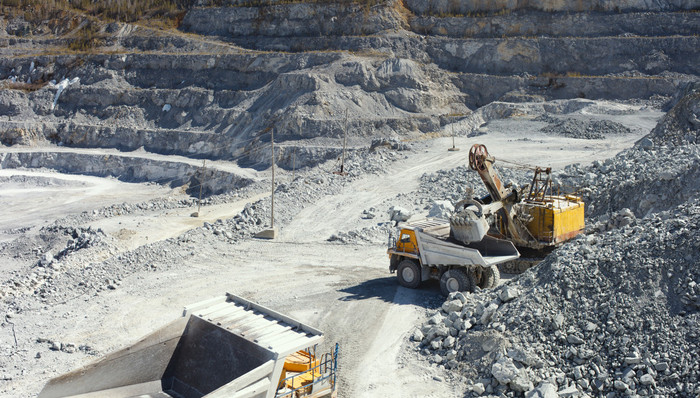 研报新知| 原材料价格走高，这家矿山服务龙头开始下场采矿