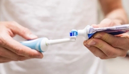 推出“数字牙刷”，国产电动牙刷“卷”起来了？