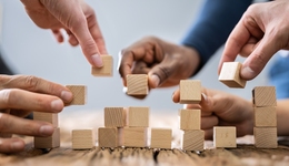 西南零售巨頭重組擱淺：上交所連發(fā)19問(wèn)，重慶百貨吸收合并股東遭暫緩審議