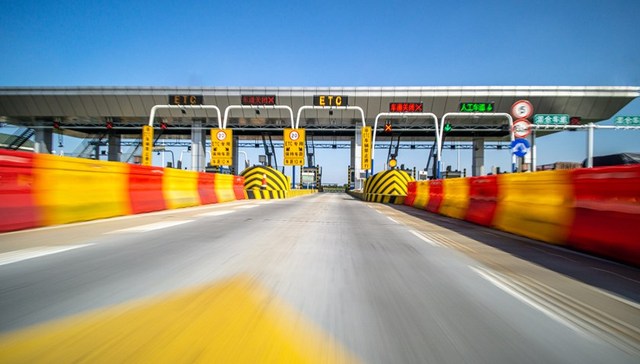 直通部委 | 中秋国庆8天小型客车免收高速通行费 153名电诈嫌犯从印尼被押解回国