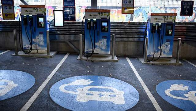 多家汽车公司对英国推迟禁售燃油新车时间不满，丰田高调表态称有助于市场适应转变