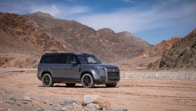 极石汽车获魏桥创业集团10亿美元战略投资，首个门店和交付中心日前开业