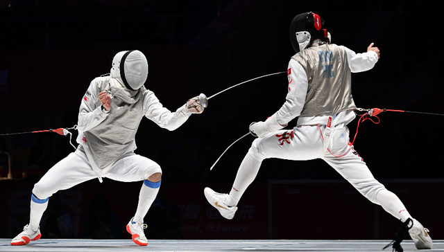 杭州亚运会击剑项目首日：陈海威摘银，孙一文无缘奖牌