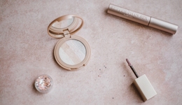 “情绪价值”经济凸显，美妆品牌如何借势?