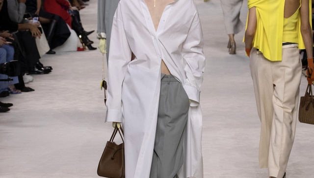 FENDI 2024春夏女装漫步罗马，Tory Burch 黑夜快闪派对玩转复古风潮｜是日美好事物