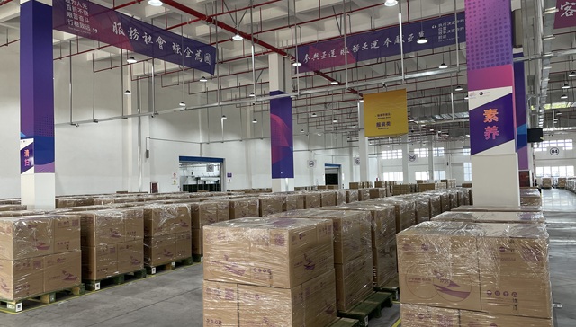 上百艘皮划艇、马匹装备、泡菜、家具，五花八门亚运会物流运输也是“竞技场”