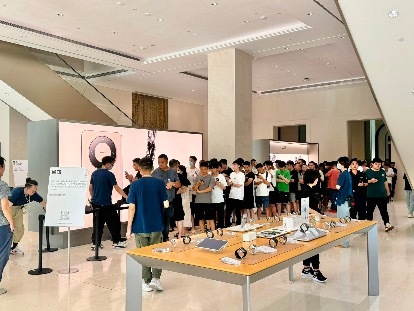 电厂｜华为“竟然”没发布手机，消费者“依然”排起长队