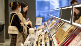 销量下滑、股价大跌，品牌比网红先“塌房”？