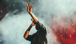 “乌蒙山那个山外山”背后的内娱顶流们