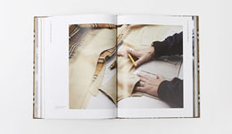 你不经意间翻开的精装书，可能是奢侈品牌的一场精心策划