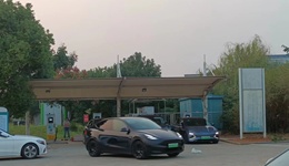 開電動車上高速，這個假期能搶到充電樁嗎？