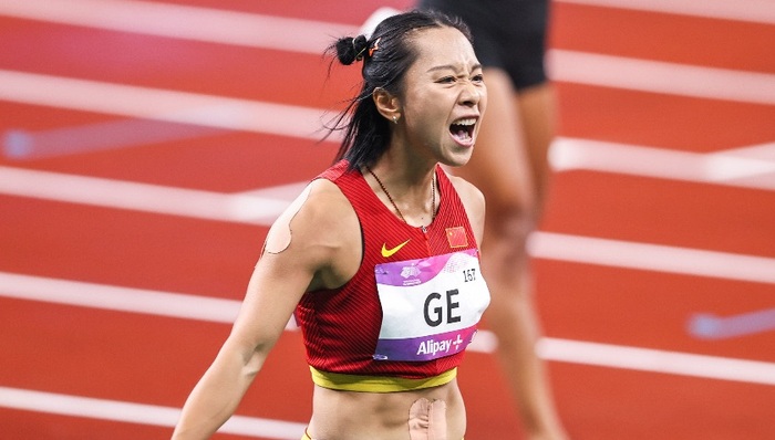 亚运会田径百米飞人项目，谢震业、葛曼棋联手夺金