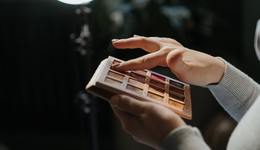 美妆产业“突围”，它们都在抢化妆品公司