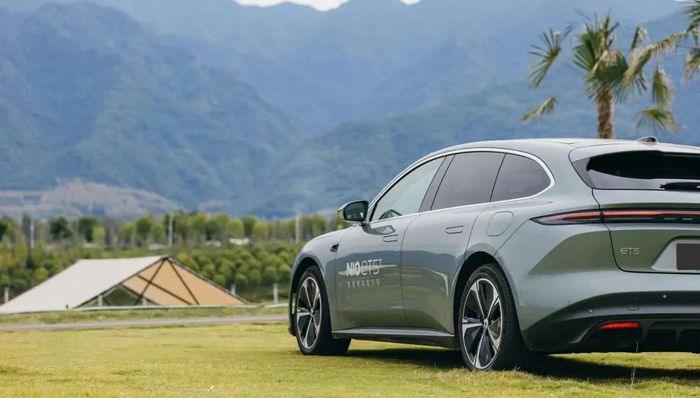 闪电快讯｜蔚来三季度交付创新高背后：二代平台车型热销 打开主流家庭用车市场