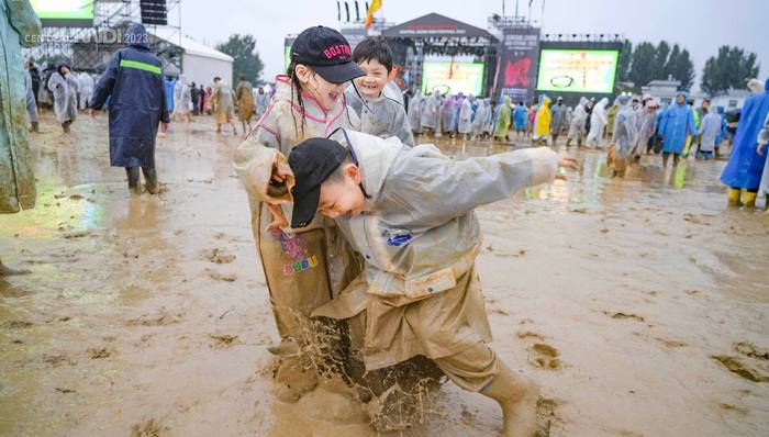 南阳迷笛“偷盗事件”引热议，音乐节这“泼天富贵”怎么接？
