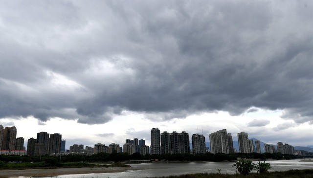 台风“小犬”向粤琼沿海逼近，强度并未减弱仍将带来强风雨