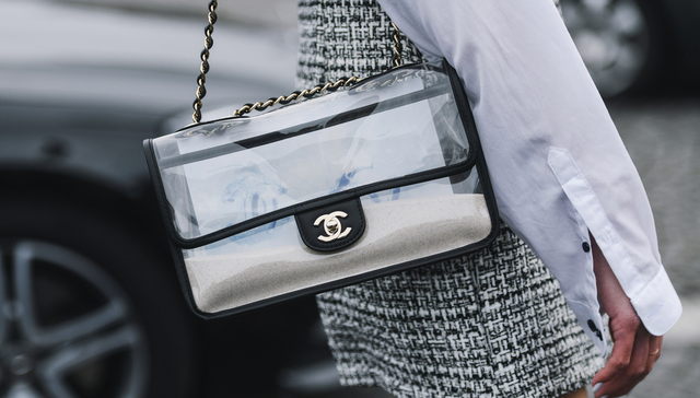 经典手袋为何售价逼近十万？香奈儿回应