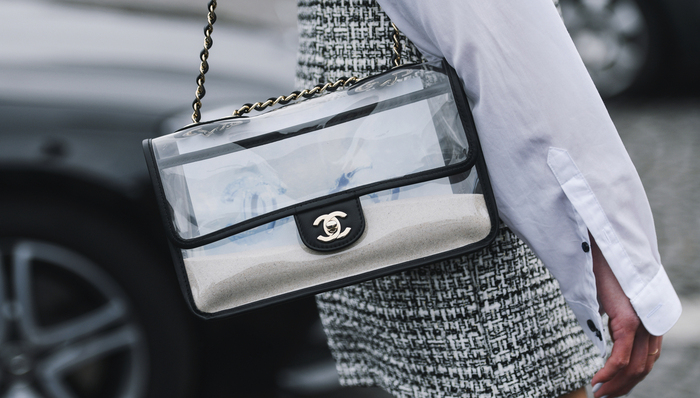 经典手袋为何售价逼近十万？香奈儿回应