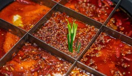 地方新聞精選 | 重慶官方立案調(diào)查火鍋中吃出瓷磚 徐州婚禮場地被搬空雙方已和解