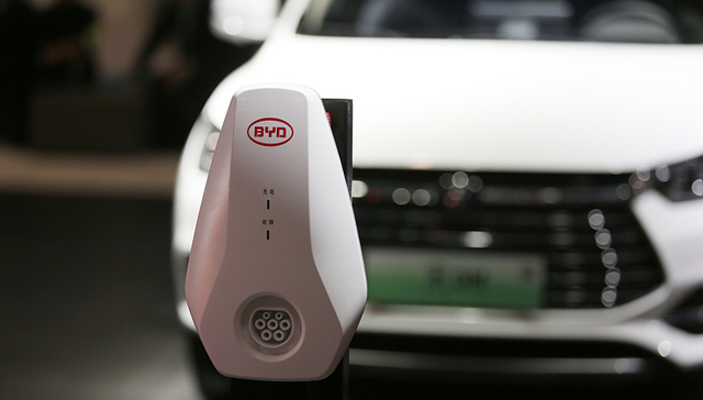 比亚迪电动汽车专利为特斯拉的16倍，二者三季度纯电车型销量仅差3400辆