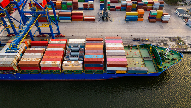 亚欧航线运价跌破千元大关，达飞、赫伯罗特却要逆势涨价