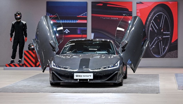 埃安子品牌昊铂百万级纯电超跑正式上市，初期总装线单日只生产一辆汽车