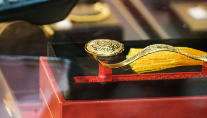 调研早知道| 国际金价下行传导、黄金周消费不及预期，黄金涨价到头了？