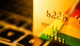 不买大牌，不坐飞机：中产继续“保卫钱包”