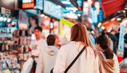 万店规模，年入70亿，谁在县城小镇闷声发财？