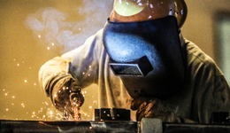 年轻人进厂，过渡还是归宿？