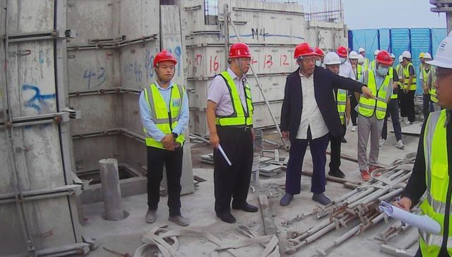 碧桂园创始人杨国强3月交棒后公开露面，公司进入债务重组阶段