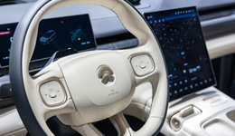 从造车到造手机，逆逻辑的蔚来正在寻找新噱头？