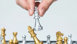 “假装奢侈”一把的年轻人，跳进平替茅台的坑