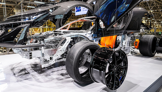 每周奇趣掠影丨我国第一条超跑生产线投产；歌迷会办展纪念梅艳芳逝世20周年