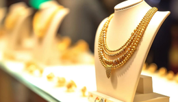 IPO鏖战，周六福、KK集团、未来穿戴到底差在哪里？（下）