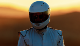 商人韩寒成与败：靠小说赚第一桶金，导演多部电影票房过十亿，餐厅生意大亏