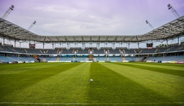 莱茵体育转型记：市值八年蒸发近300亿  这次“押宝”冰雪生意