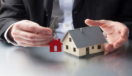 受房企拖累，物業(yè)公司三季度營(yíng)收增速放緩，百億市值僅剩7家