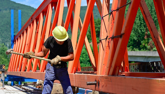三季度GDP同比超预期增长4.9%，积极因素不断增多