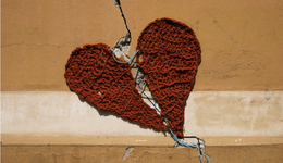 大厂裸辞入局“身心灵”，打着“疗愈”旗号掏空年轻人的口袋？