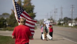 美国三大车企被“逼急”了：你们罢工，我就裁员
