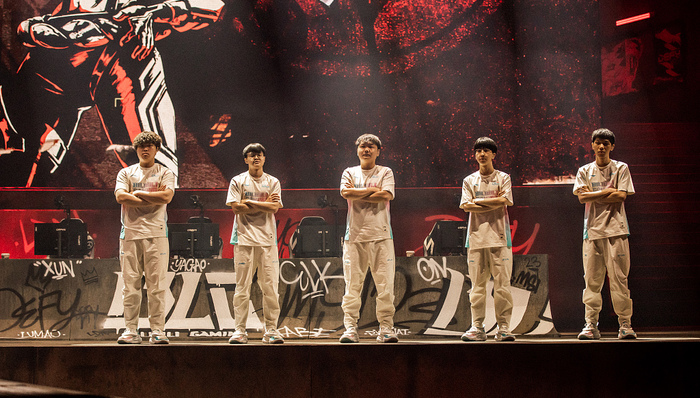 英雄联盟世界赛打响，过半中国战队背靠互联网大厂