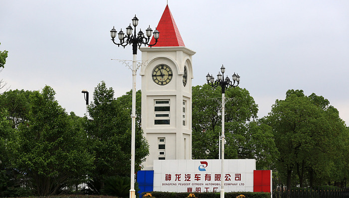 神龙汽车再出售工厂获17亿元输血,“轻资产”模式能推动新能源转型成功吗?