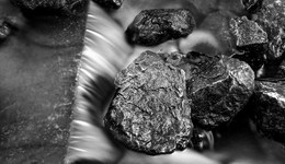 鄂尔多斯一煤矿厂房坍塌致3死8伤，当地刚被国务院安委会约谈