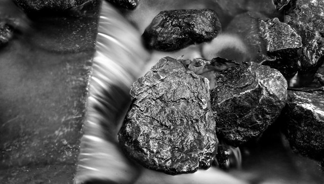 鄂尔多斯一煤矿厂房坍塌致3死8伤，当地刚被国务院安委会约谈