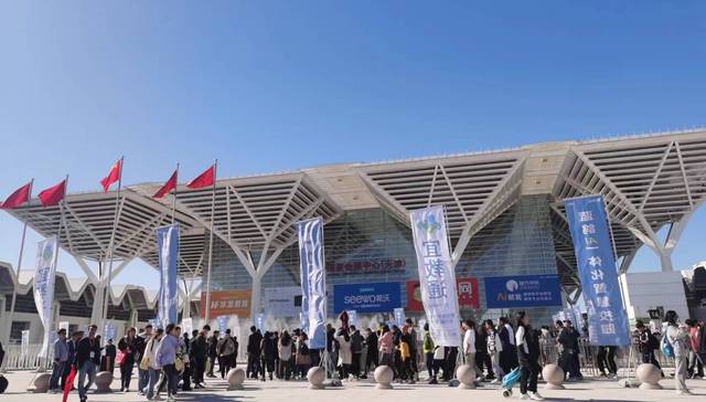 实探第82届教装展：大模型+教育、智慧体育是亮点