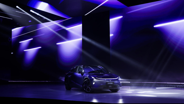 极越01正式发布，高阶智驾方案4.99万元一次性买断