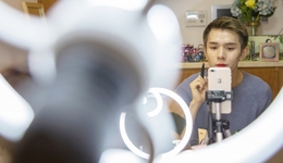 质疑“李佳琦”，争当“李佳琦”