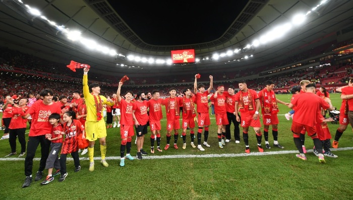 时隔五年再次问鼎,上海海港提前一轮夺得中超冠军
