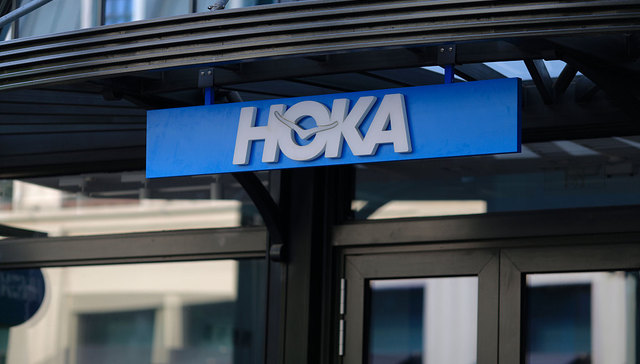 HOKA助母公司二季度营收破10亿美元，后者正计划剥离不赚钱品牌